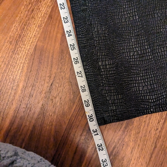 Black Guess snakeskin jeans size 28 - Picture 9 of 10